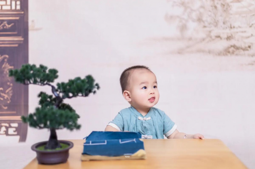 弥勒三个月宝宝抬头不稳